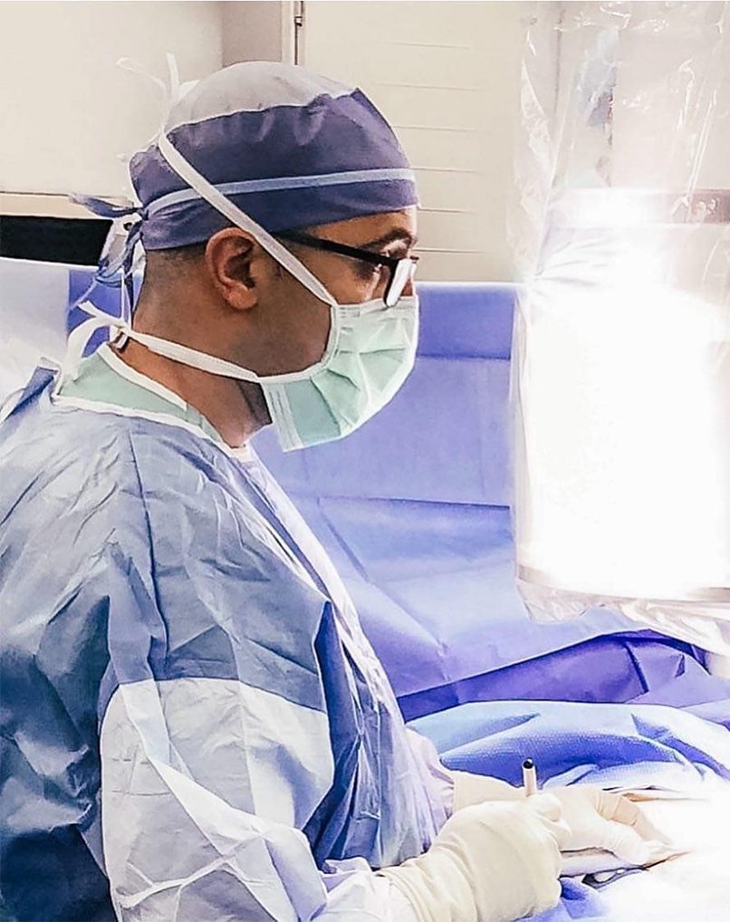 A surgeon in the operating room wearing surgical masks.